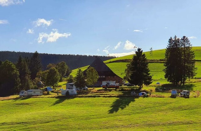 Auf den ersten Blick ist der "Wilde Michel" ein typischer Schwarzwaldhof, doch unter dem Walmdach und rundherum verbirgt sich noch vieles mehr. 