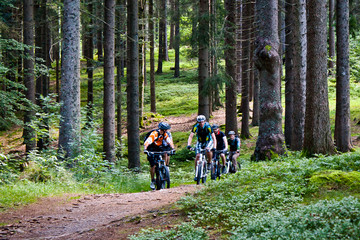 Stilübungen für Mountainbiker im Schrägschwarzwald