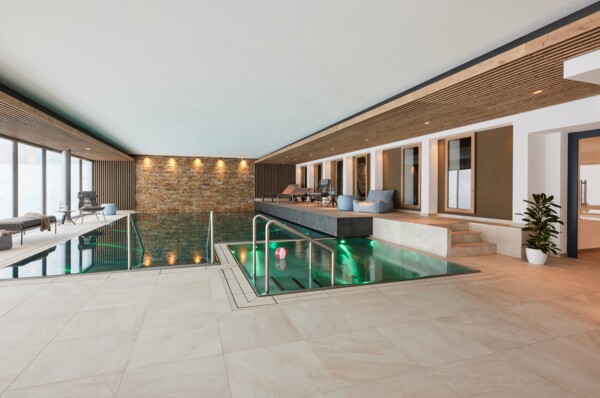 Der Wellnessbereich im Hotel Sonne-Post mit Pool. 