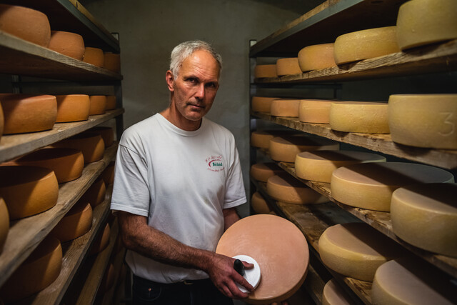 Christoph Schäfer ist leidenschaftlicher Käser und Landwirt. 