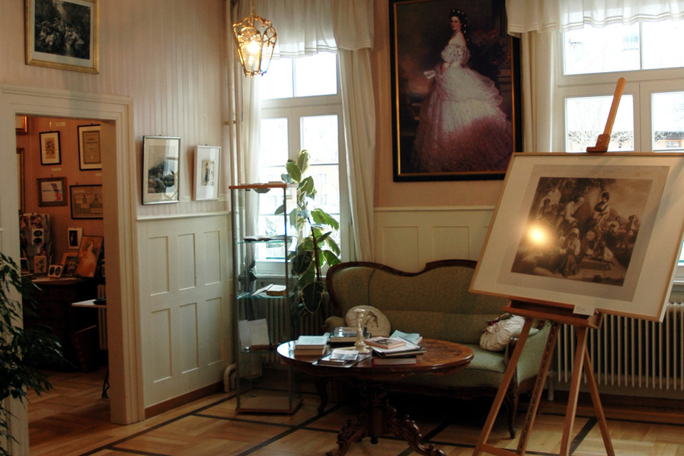 Der „Petit Salon“ in Menzenschwand ist ein liebevoll eingerichtetes Museum über die beiden Winterhalter-Brüder. Die als Fürstenmaler Europas in aller Munde waren.
