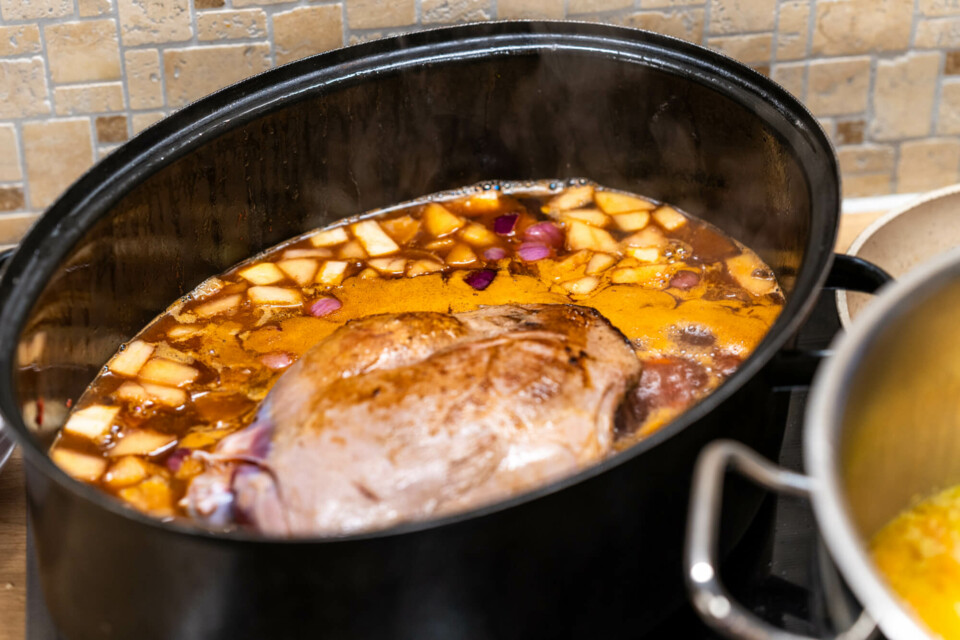 Der Star unseres Herbstmenüs: die Rehkeule im One Pot.